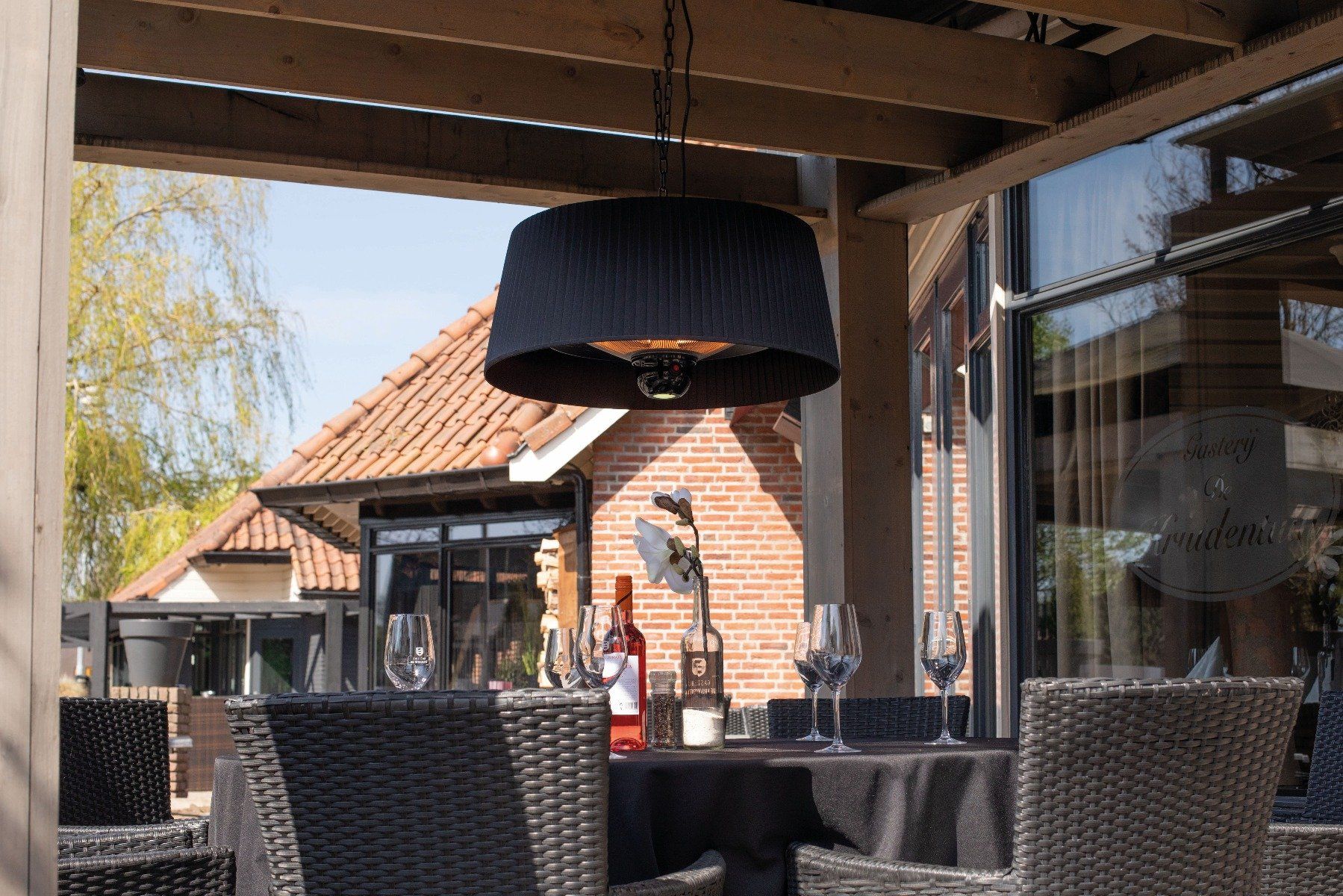 Sunred Artix Hängende Terrassenheizung 1800 Schwarz