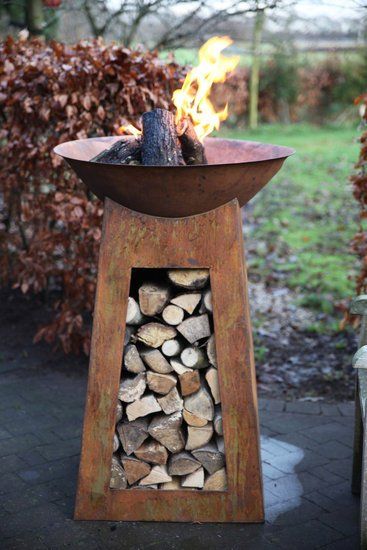 Esschert Feuerschale mit Holzlager (H 112 cm)
