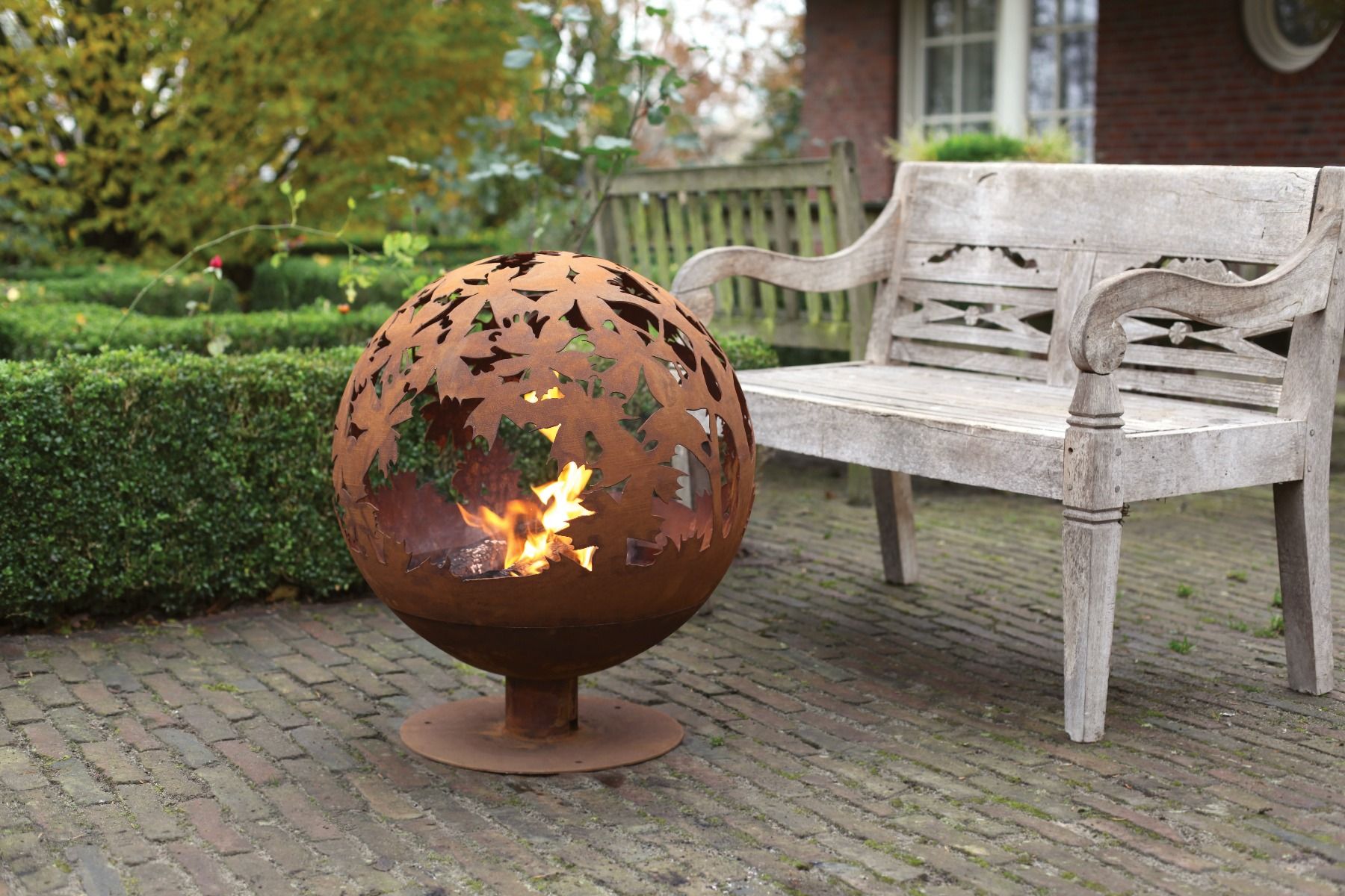 Esschert Laser Geschnittene Feuerball Blätter Rost Ø58