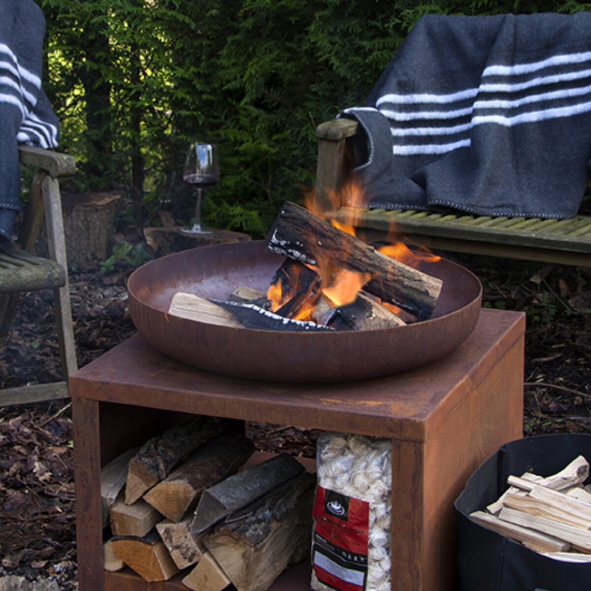 Esschert Feuerschale mit Holzlagerung 80 cm Rust