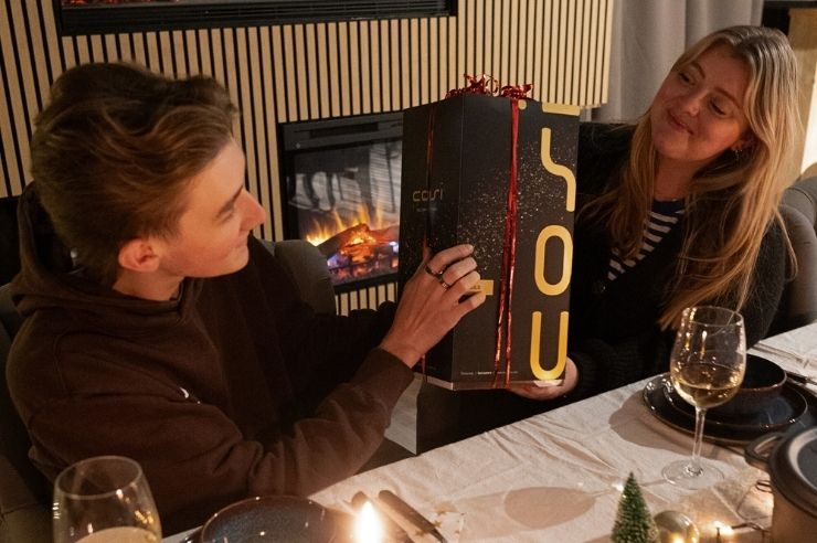 Weihnachtgeschenke Man und Frau}