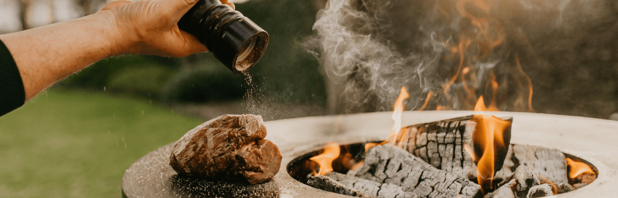 Kochen im Freien auf einer Plancha / Grillplatte